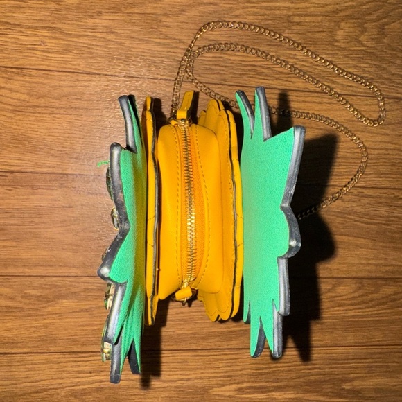😍 Pineapple 💎JEWELS 💎 Crossbody Purse! HTF - Picture 4 of 9